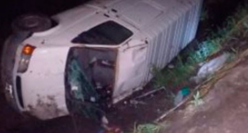 Un transporte de Bolívar fue parte de un accidente en ruta 65, este jueves por la noche