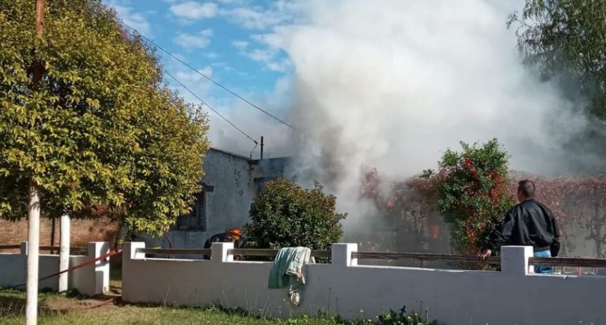 Una familia perdió todo tras el incendio de su casa