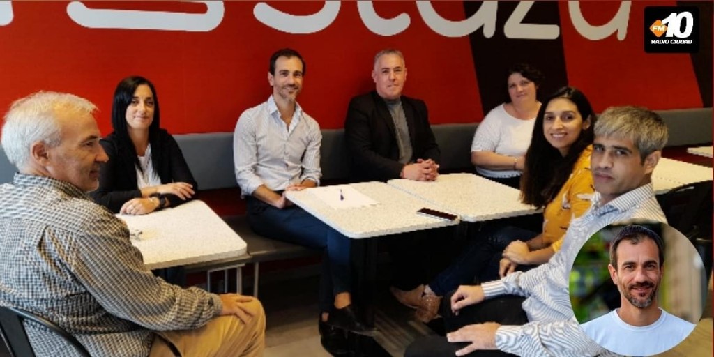 El Intendente de Junín, Pablo Petrecca estuvo en Bolívar, visitó el emprendimiento comercial La Perla y habló con FM 10