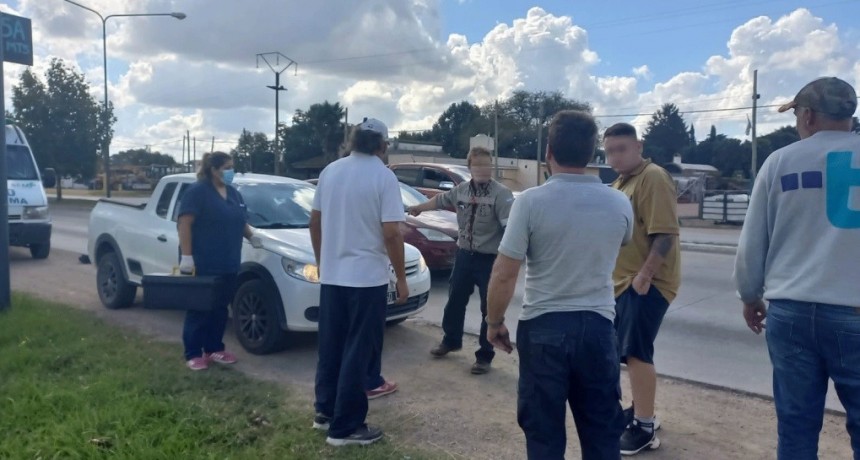 Se rozaron dos vehículos y un conductor agredió al otro con un martillo