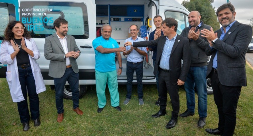 Kicillof recorrió obras que están en ejecución, entregó una ambulancia, asistió a la entrega de escrituras a vecinos y conversó con Pisano y Bucca sobre diversos temas