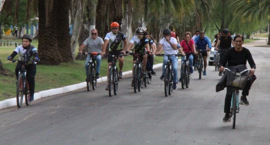 Pisano junto a vecinos y vecinas, dejó habilitado el tránsito del Parque Municipal Las Acollaradas