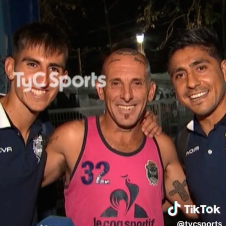 Una promesa se cumple, un hincha de Gimnasia se tatuó el nombre del Pupi Lescano: mirá el video de T y C Sports