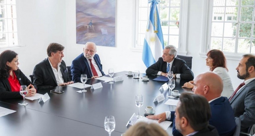 Habilitan a farmacias a expender medicamentos para mascotas recetados por veterinarios