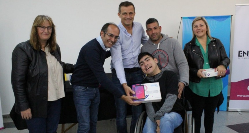 Se entregaron 208 Tablets en el marco del programa “Conectando con vos”, que promueve ENACOM