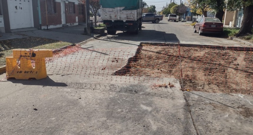 Alerta de desvío por bacheo en Santos Plaza y Castelli