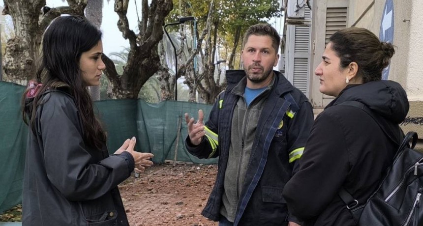 La Concejal  María Emilia Palomino y la Consejera Escolar Mercedes González, recorrieron la obra que se está realizando en el techo de la Escuela Primaria N°1
