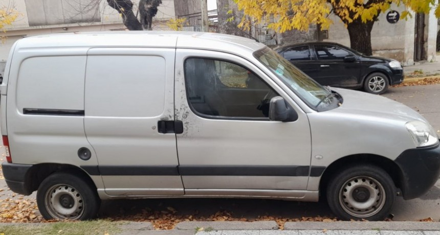 Este domingo: Robaron una camioneta y la dejaron abandonada a varias cuadras del lugar