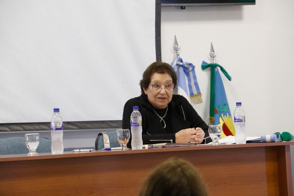 Se realiz&oacute; la primera charla sobre uso de S&iacute;mbolos Patrios destinada a docentes del distrito