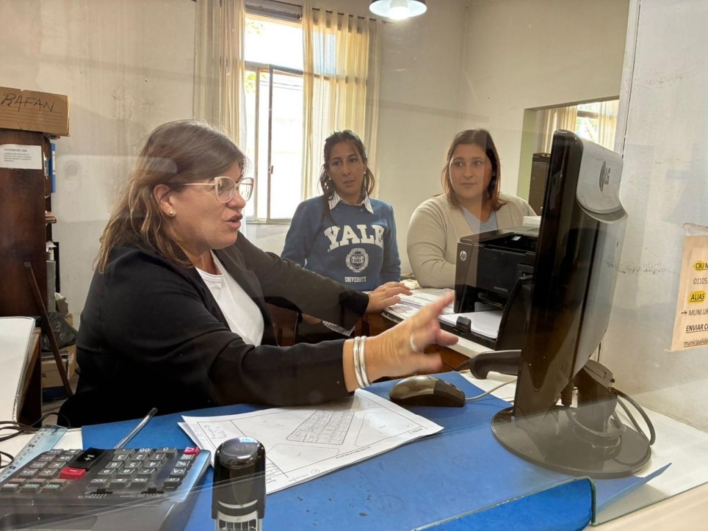 El Municipio acerc&oacute; asesoramiento sobre medios de pago y habilitaciones a la Delegaci&oacute;n de Urdampilleta