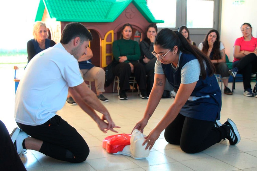 Educaci&oacute;n y Salud : se brind&oacute; una capacitaci&oacute;n en RCP para personal de Jardines Maternales Municipales