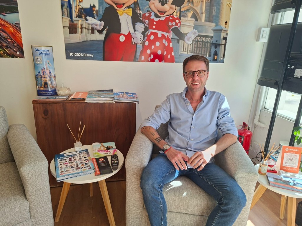 Fernando Mart&iacute;n: "Viajar y conocer una inversi&oacute;n en felicidad, es una inversi&oacute;n en recuerdos, hay que pensar que unas vacaciones en familia no te las quita nadie de tu cabeza"