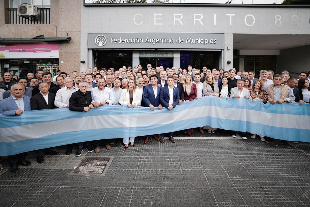 Kicillof se reuni&oacute; con m&aacute;s de un centenar de intendentes que presentaron un reclamo en el Ministerio de Econom&iacute;a de la Naci&oacute;n