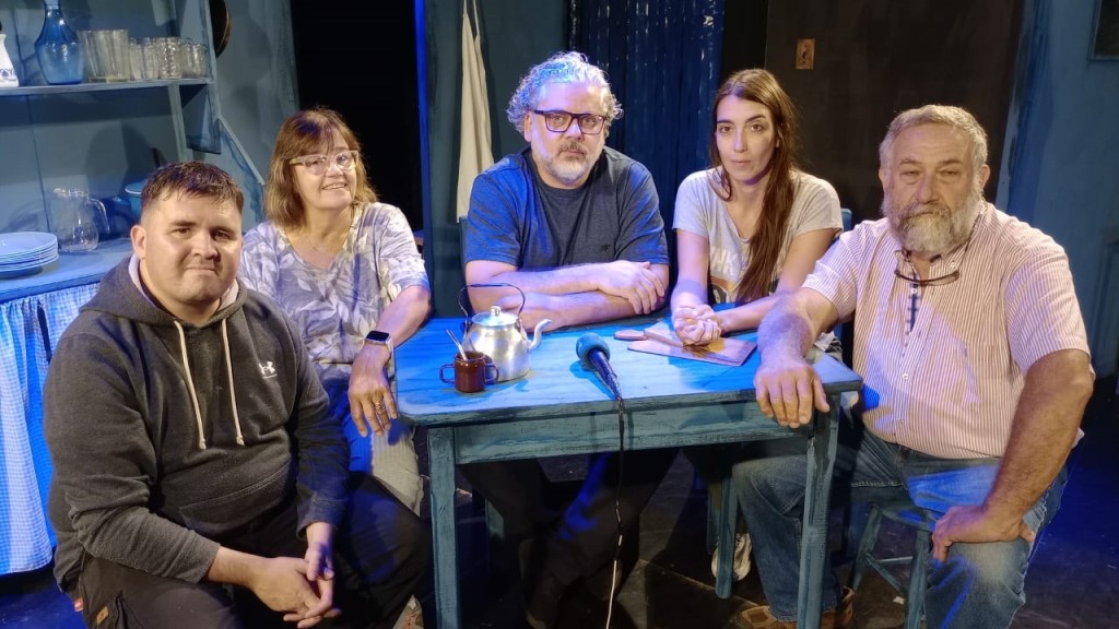 Grupo de Teatro "Vamos de Nuevo": anunciaron el estreno de "La Nona", con todo el elenco junto a la prensa local