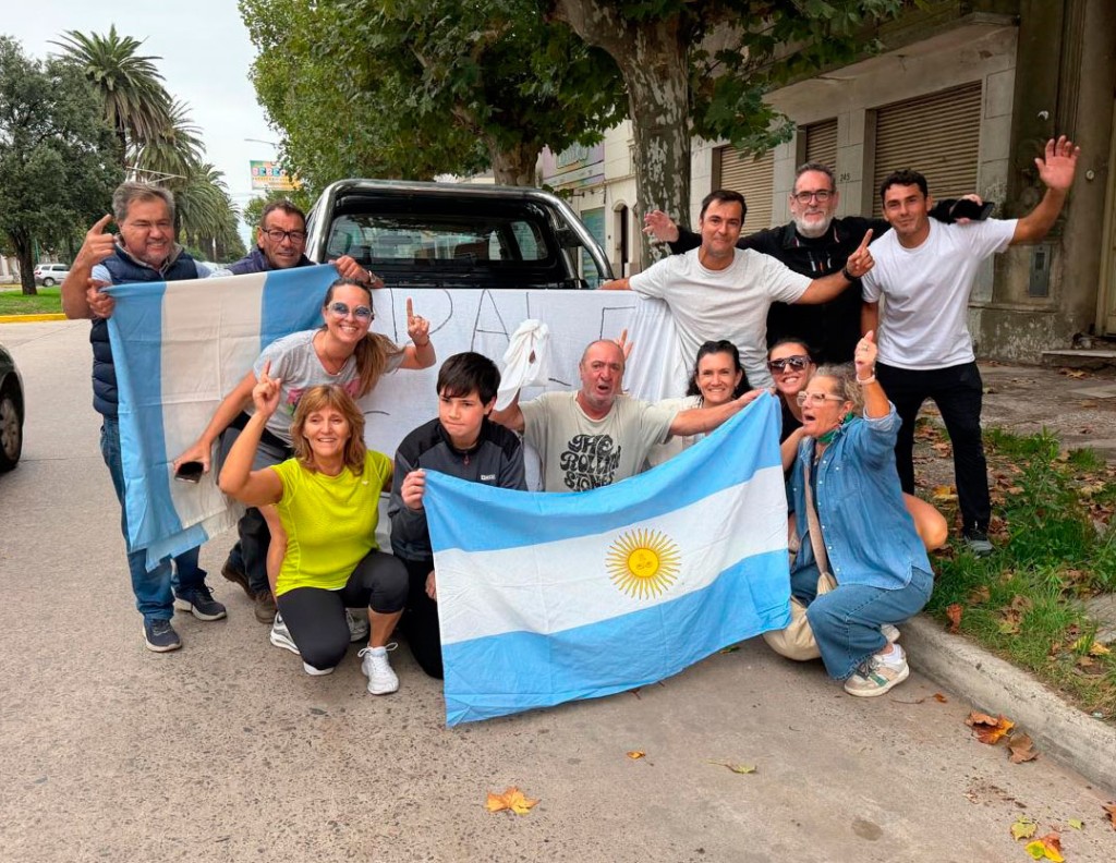 Bol&iacute;var recibi&oacute; al Campe&oacute;n de Pelota a Paleta I&ntilde;aki Inda, con una caravana euf&oacute;rica y feliz por el logro obtenido en Francia