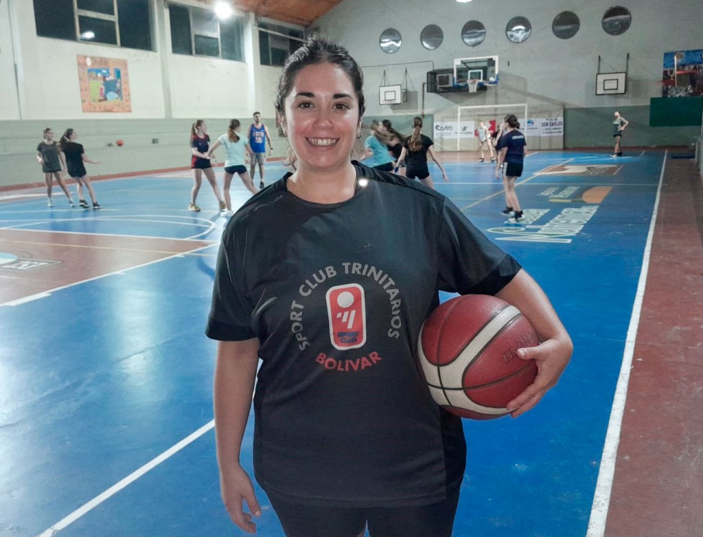Mail&eacute;n Mart&iacute;nez: &ldquo;Es una responsabilidad muy grande porque una cuando es entrenadora no solo ense&ntilde;a contenido de b&aacute;squet, sino que es formadora&rdquo; 