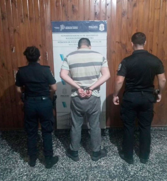 Informe Oficial Jefatura de Polic&iacute;a Departamental: aprehenden a un hombre por desobediencia y hurto en un contexto de violencia de larga data