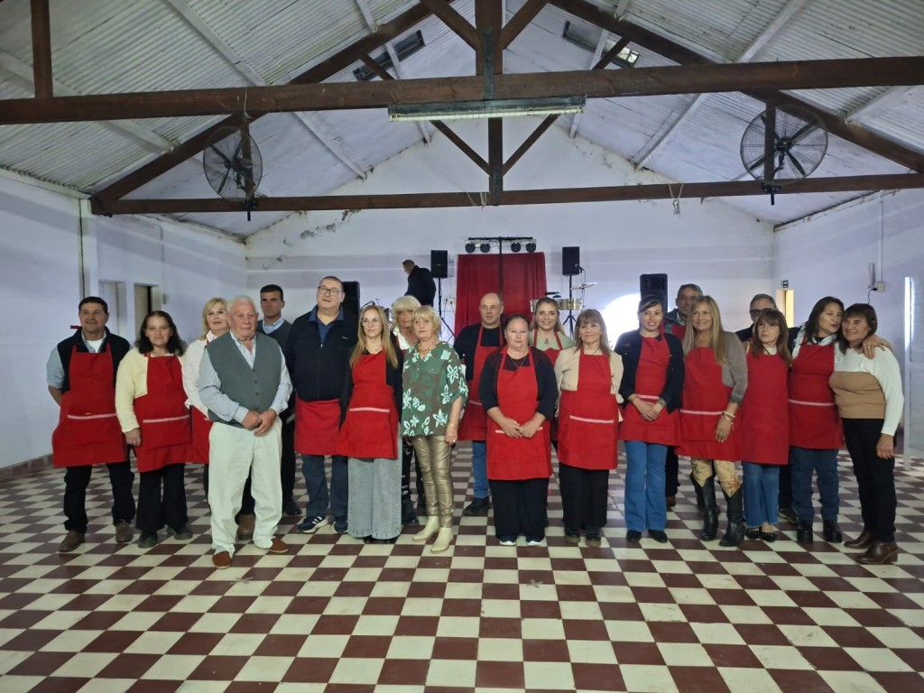 Fiesta del Asado con Cuero en Unzu&eacute;: salon completo y una noche para recordar con excelente servicio y buena m&uacute;sica