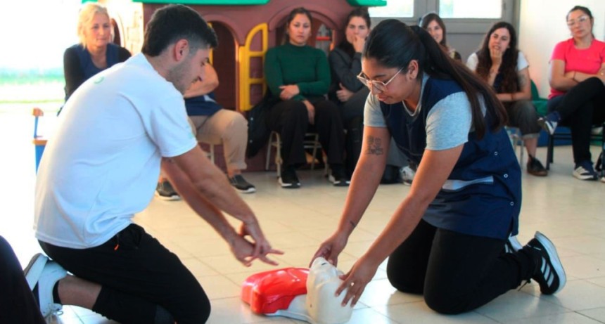 Educaci&oacute;n y Salud : se brind&oacute; una capacitaci&oacute;n en RCP para personal de Jardines Maternales Municipales