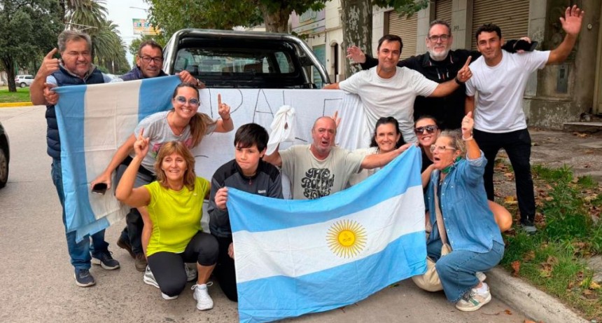 Bol&iacute;var recibi&oacute; al Campe&oacute;n de Pelota a Paleta I&ntilde;aki Inda, con una caravana euf&oacute;rica y feliz por el logro obtenido en Francia