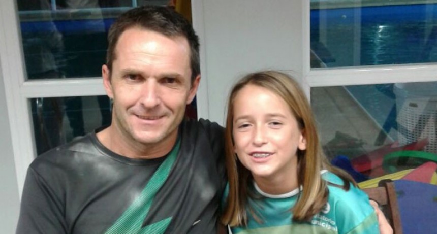 Nataci&oacute;n: Abril y Pablo Troncoso; Amor por el agua