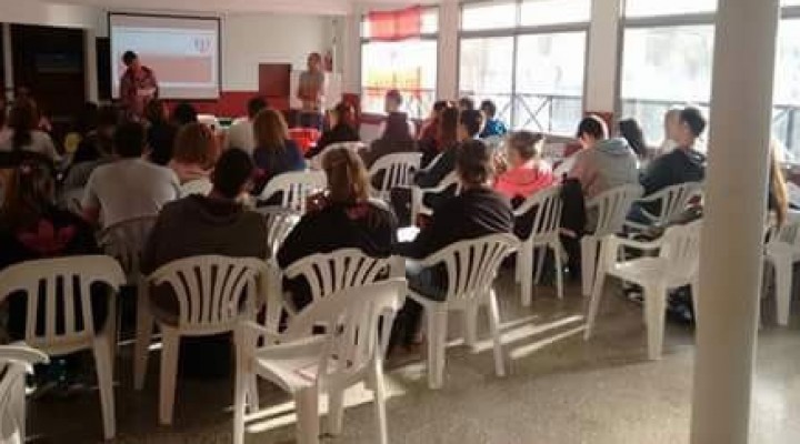 Los profesores del natatorio participaron de una cl&iacute;nica de nataci&oacute;n