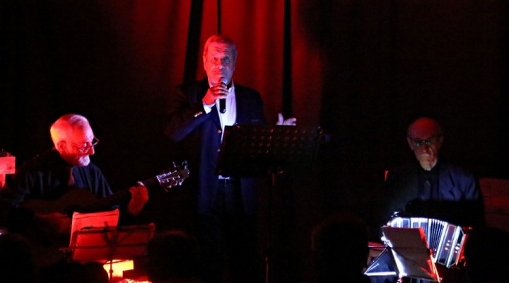 Se vivi&oacute; una noche tanguera en el hall de Cultura