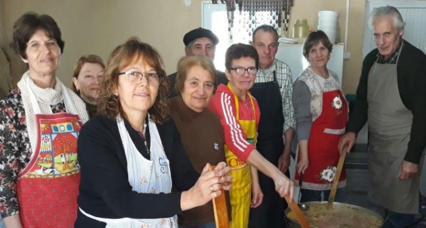 Gran buseca organizada por La 8 M&eacute;danos de Robles: 'Quedan pocas porciones'