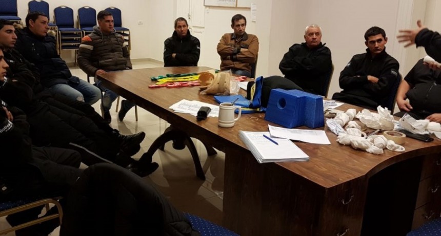 Agentes de Defensa Civil recibieron una capacitaci&oacute;n