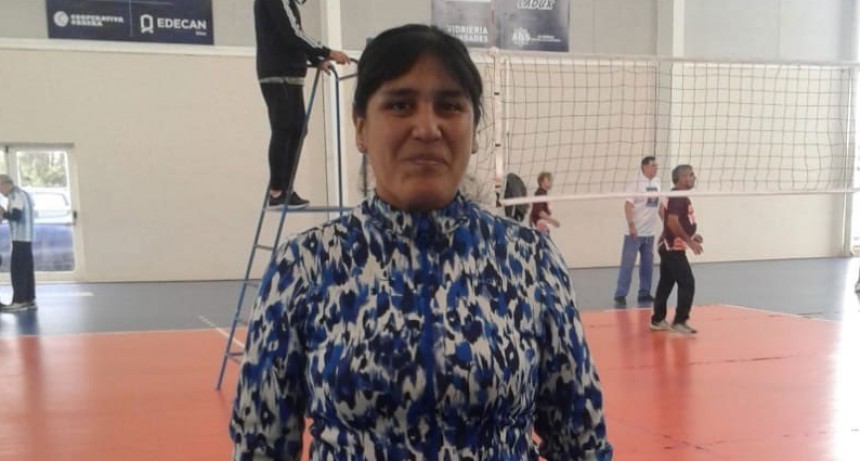 New Com: Una bolivarense es arbitro de v&oacute;ley adaptado para adultos