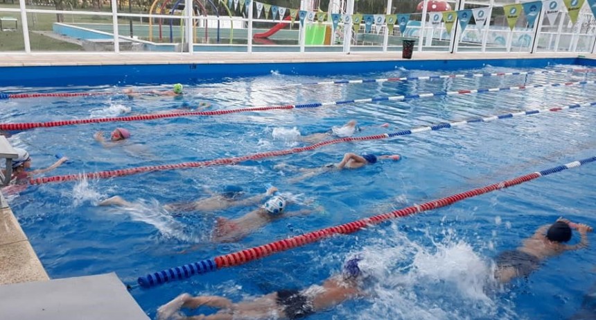 Llega el regional de nataci&oacute;n m&aacute;ster al natatorio municipal