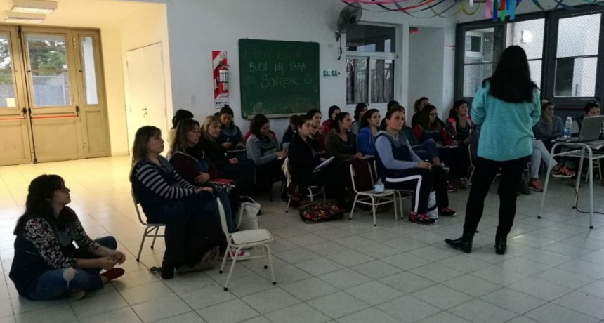 Comenz&oacute; una capacitaci&oacute;n para docentes de los jardines maternales municipales