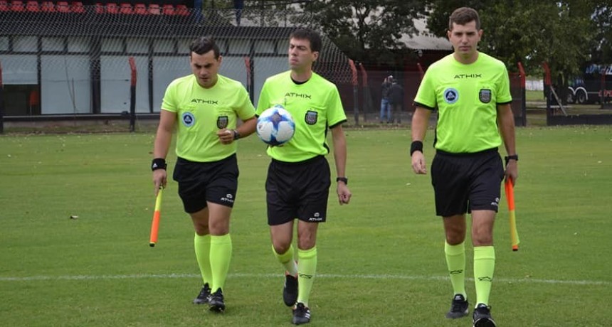 Maxi Castelli tiene la responsabilidad de dirigir el cl&aacute;sico local