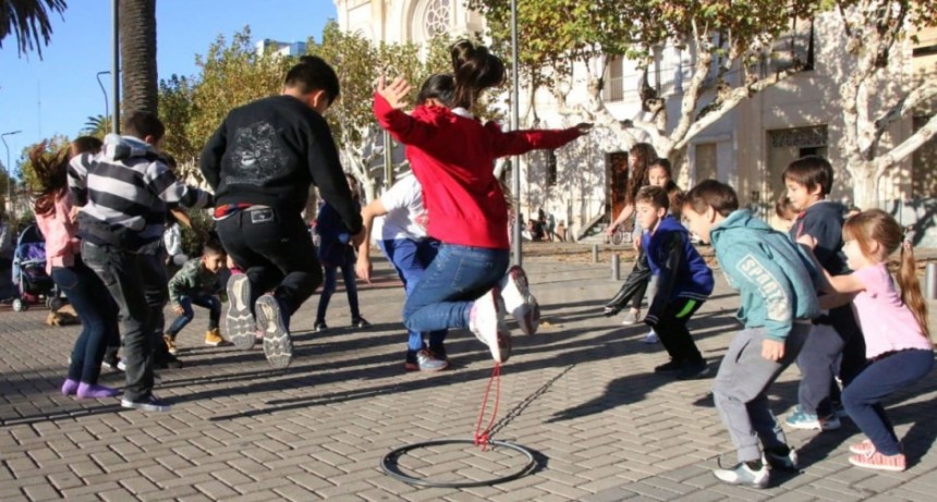 Bien Familia; Shows musicales, juegos y solidaridad en el Centro C&iacute;vico