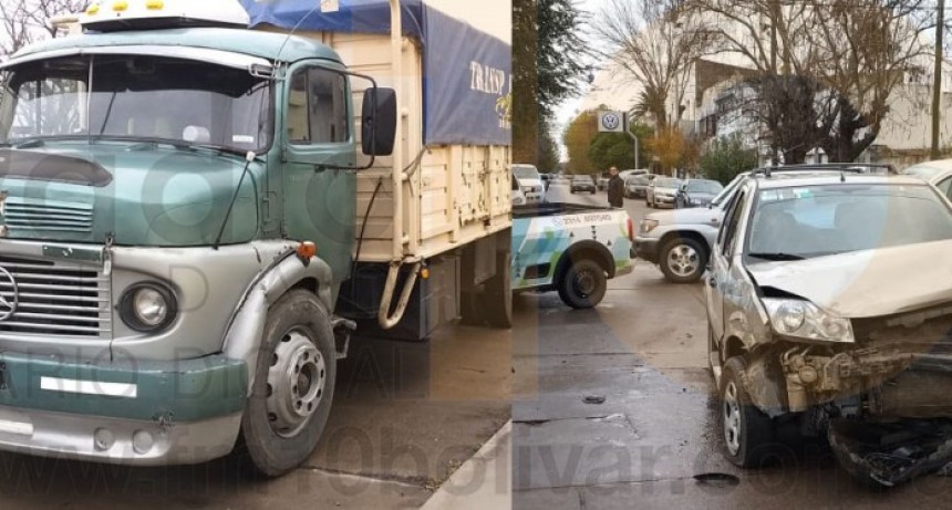 Violento Impacto en Sargento Cabral y Viamonte; una joven fue derivada al hospital en estado de shock