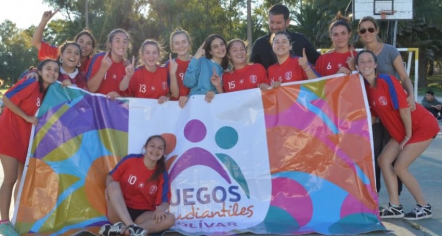 Cervantes se coron&oacute; campe&oacute;n de handball masculino y femenino en los Juegos Estudiantiles