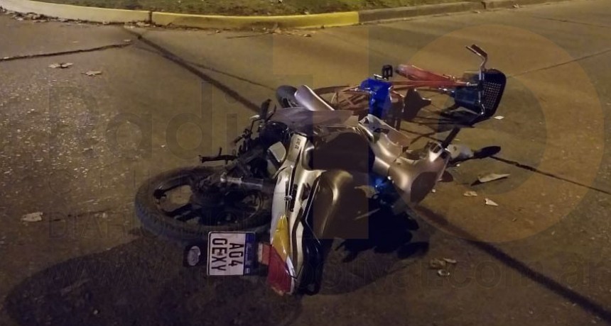 Una bicicleta y una moto se vieron involucradas en un accidente esta tarde