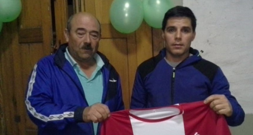 Hale presentó su nueva camiseta para el torneo 2019 en una gran cena de camaradería