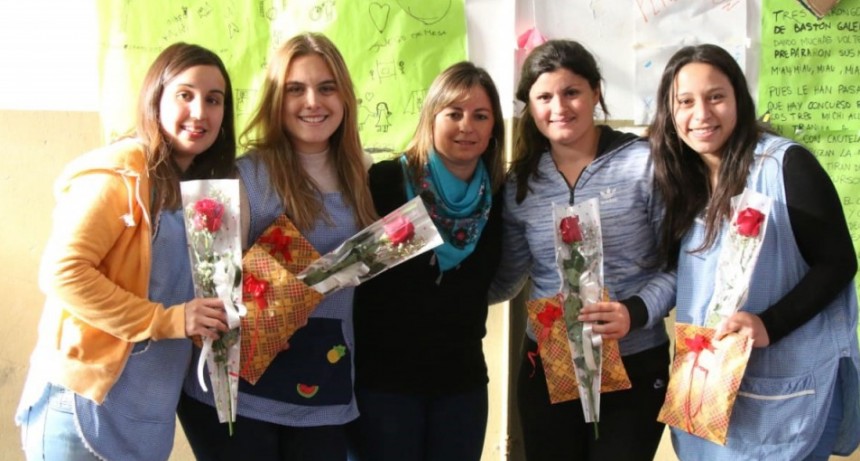 Los CAI agasajaron a las maestras jardineras en su d&iacute;a  