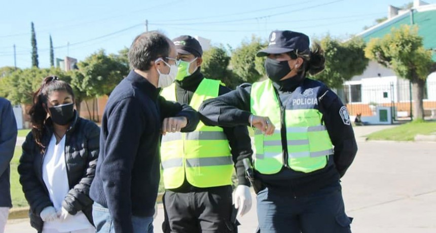 El intendente Pisano recorri&oacute; los puestos de acceso a la ciudad para saludar a los trabajadores