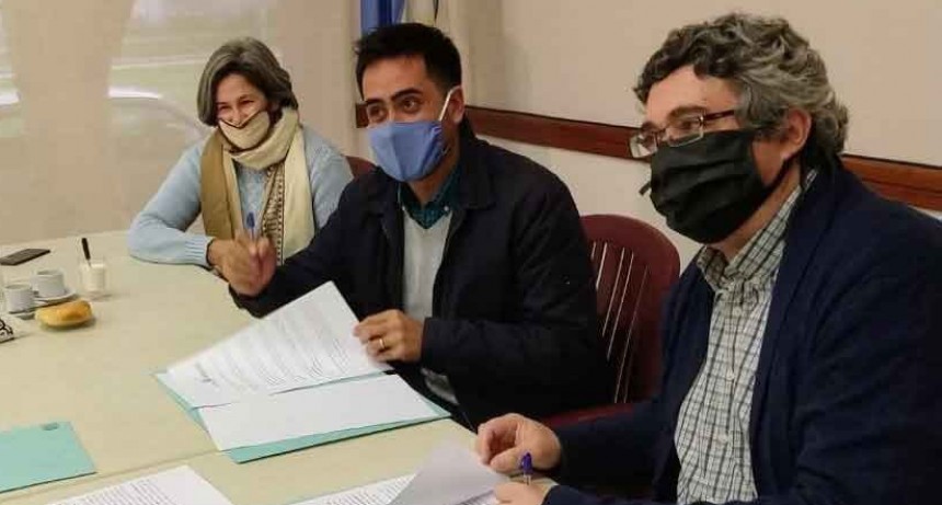 El Ministerio de Desarrollo Agrario y municipios firman convenios para el DUT