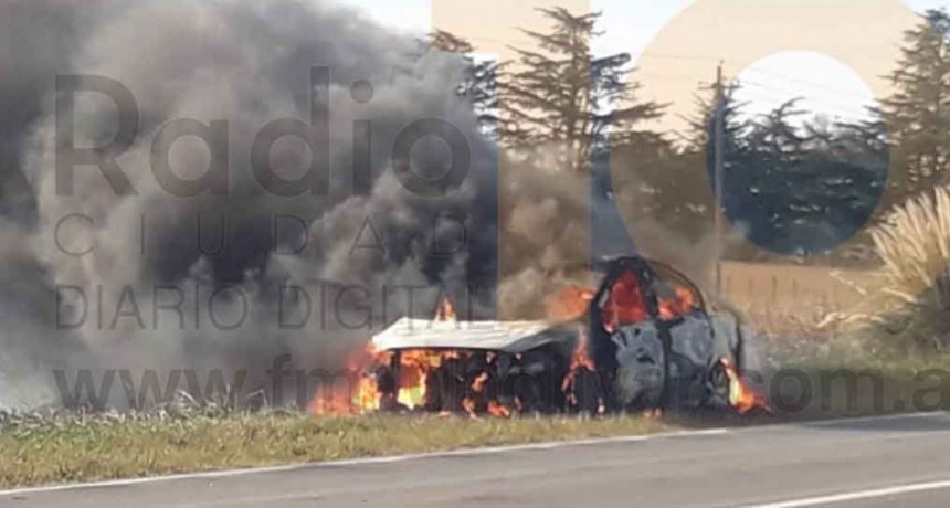 Incendio de un veh&iacute;culo con da&ntilde;os totales