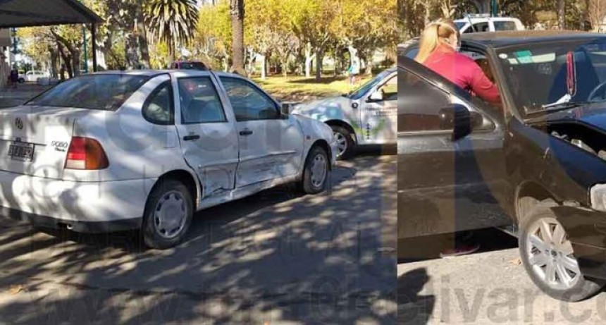 Una persona derivada al hospital por precauci&oacute;n tras un impacto entre dos veh&iacute;culos 