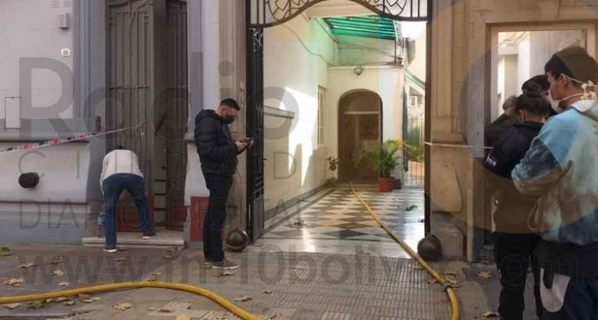 Incendio de la chimenea de una vivienda en calle Las Heras
