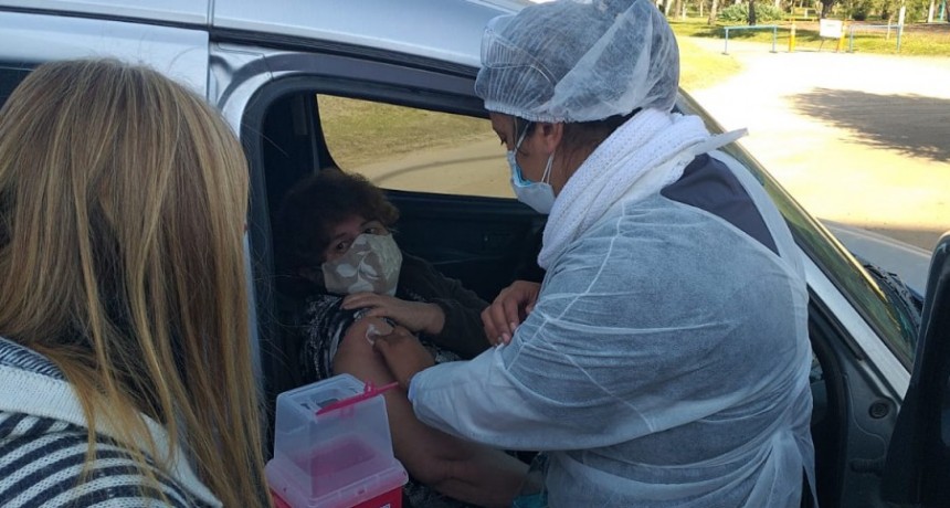 Mónica Piñel: “A veces preferimos vacunarlos arriba de su auto, cuando pueden tener algunos inconvenientes”