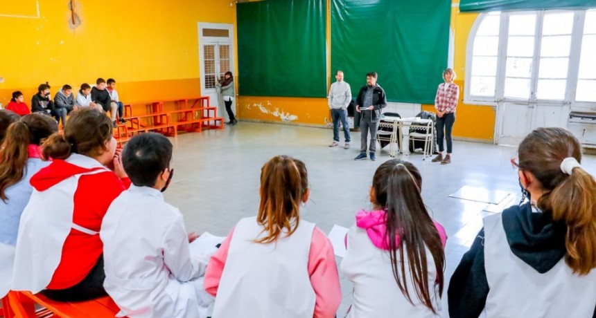 Derechos Humanos presentó los libros sobre Horacio Echave en la Escuela Primaria N°2 