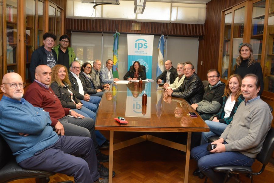 Con la presencia de ex combatientes beneficiarios de la Ley 12.875, se firmó el convenio de cooperación entre el IPS y Telefónica de Argentina que facilita la Movilidad Jubilatoria de Excombatientes