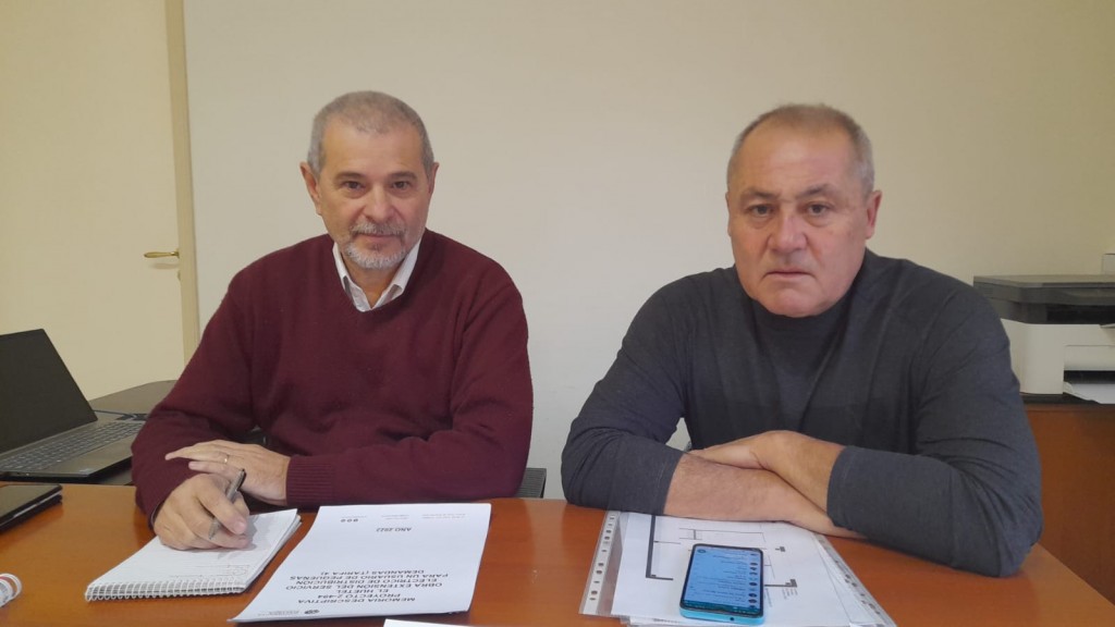 Jorge Campos y Marcelo Pérez, integrantes del Consejo de Administración de la Cooperativa Eléctrica, dieron detalles del avance de las obras previas a la conexión de la Línea 132