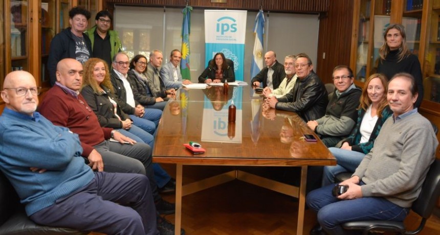 Con la presencia de ex combatientes beneficiarios de la Ley 12.875, se firmó el convenio de cooperación entre el IPS y Telefónica de Argentina que facilita la Movilidad Jubilatoria de Excombatientes