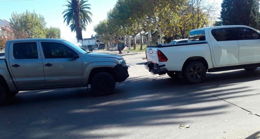 Colisión leve con daños materiales, sin personas heridas